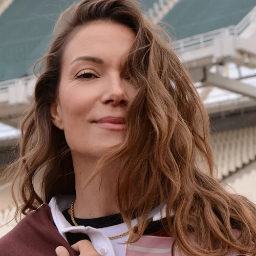 Στο στολισμένο σαλόνι της Βίκυς Καγιά | Ο εντυπωσιακός διάκοσμος βγαλμένος από χριστουγεννιάτικο παραμύθι