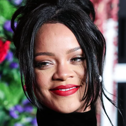 Η Rihanna τα κατάφερε ξανά | Το Bottega Veneta look που έκανε τους πάντες να μιλούν