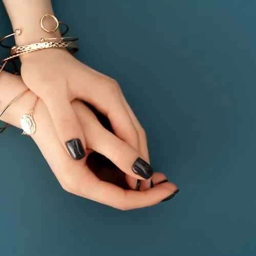 Ελβετία: Περισσότερα από 7 εκατομμύρια ελβετικά φράγκα για τα διαμαντένια βραχιόλια της Μαρίας Αντουανέτας