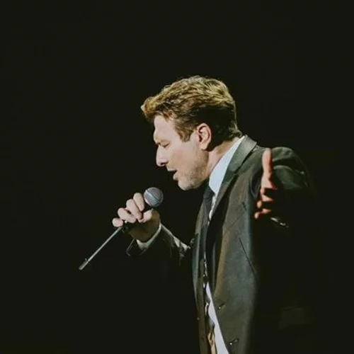 Γιάννης Πλούταρχος | Μας ανοίγει τον πιο ιδιαίτερο χώρο του σπιτιού του