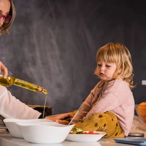 Φτιάχνουμε γλυκά για τα παιδιά χωρίς λιπαρά αντικαθιστώντας τα με ελαιολαδο
