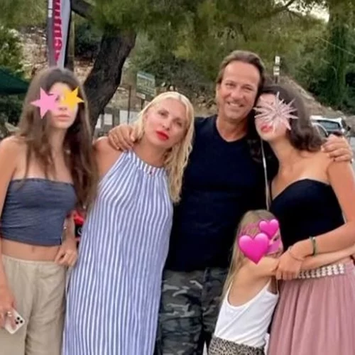 Ελένη Μενεγάκη | Η σπάνια εμφάνιση με τη μελαχρινή και πανύψηλη Βαλέρια