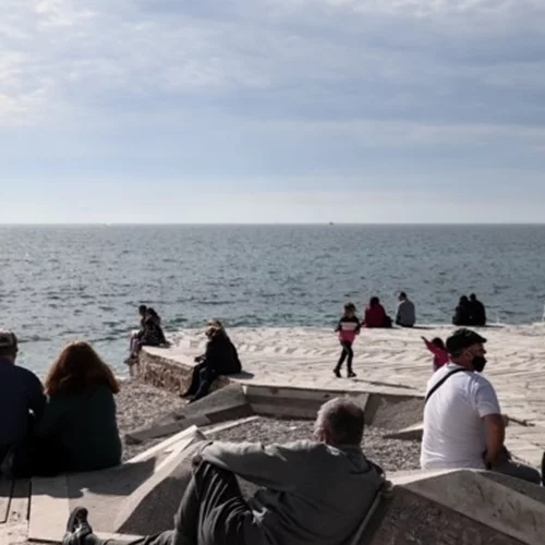 Καιρός | Ψηλά ο υδράργυρος σήμερα, με τοπικές βροχές - Ερχεται Πρωτοχρονιά με ρεκόρ ζέστης