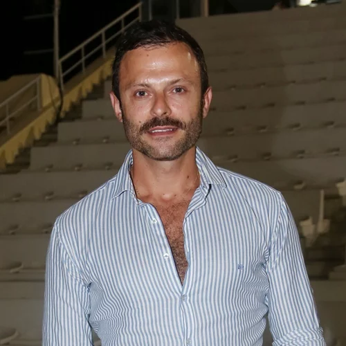 Ο Γιώργος Παπαπαύλου σοκάρει | "Σκηνοθέτης έβαλε το χέρι του βίαια μέσα στο παντελόνι μου"