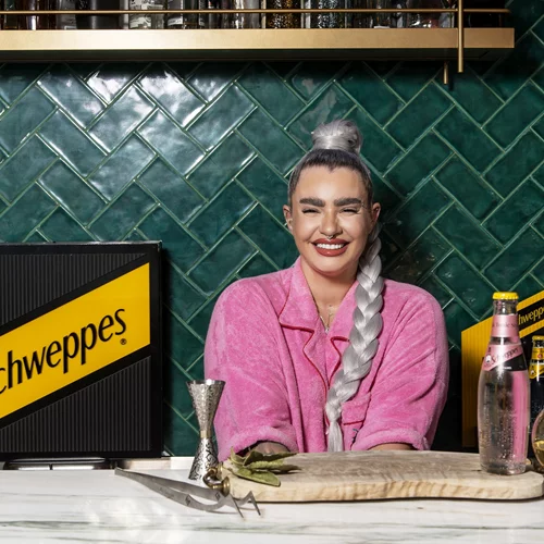 Born Social | Η Μαίρη Ταλαιπώρου ξέρει πώς θα φέρεις το καλοκαίρι στο ποτήρι σου