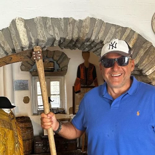 Ο Γιώργος Λιάγκας στην Τήνο για το Πάσχα | Η απίστευτη θέα του σπιτιού του