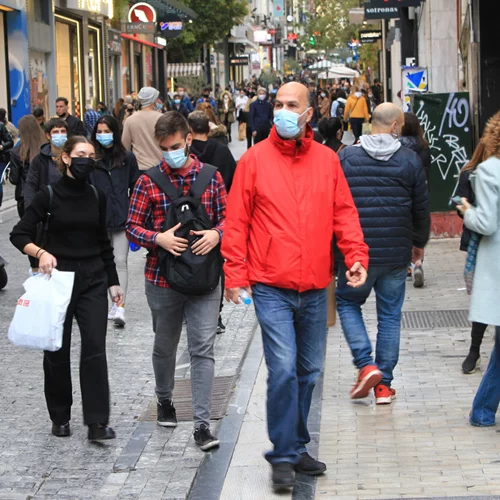 Στο τραπέζι το τέλος της μάσκας στους εξωτερικούς χώρους - Συνεδριάζουν οι ειδικοί