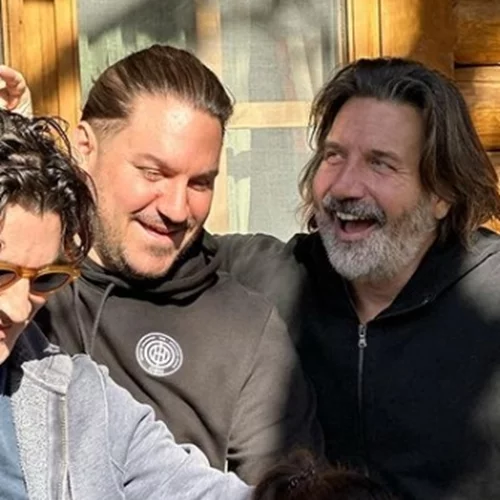 Οικογένεια Παπακαλιάτη | Ο Χριστόφορος σε μία σπάνια φωτογραφία με τα αδέρφια του