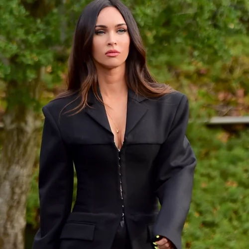 Όλες οι fashion experts φοράνε αυτά τα 3 κομμάτια από τις φθινοπωρινές τάσεις