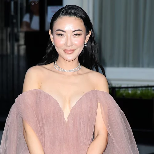 Coquette nails | Το πιο θηλυκό μανικιούρ της σεζόν είναι η νέα εμμονή των fashionistas