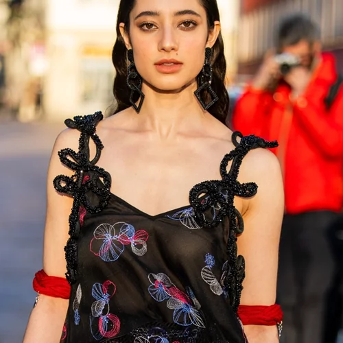 Το αέρινο floral φόρεμα που θα ορίσει τα boho looks της άνοιξης