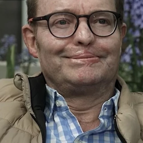 Βρετανία | Ο "βιονικός Υπουργός" επέστρεψε στα καθήκοντα του, μετά την περιπέτεια υγείας που του κόστισε τα χέρια και τα πόδια του