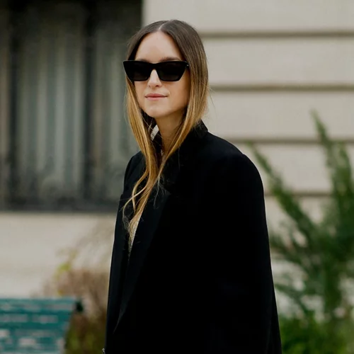 Αυτό είναι το διάσημο κοστούμι που φορούν όλες οι fashionistas στο Instagram | Θα το βρεις στη Zara