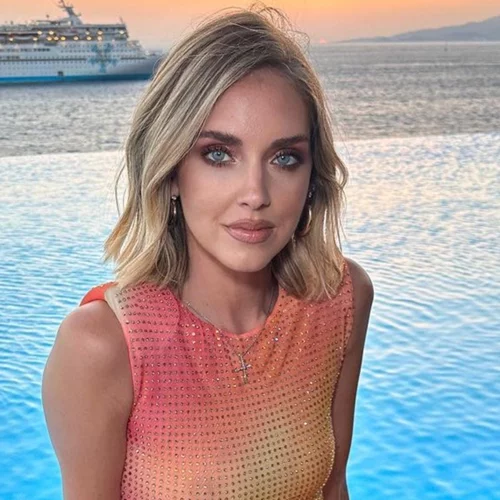 Η Chiara Ferragni πιο ανανεωμένη από ποτέ στη Μύκονο | Εντελώς άβαφη και με φυσικά, υπέροχα μαλλιά