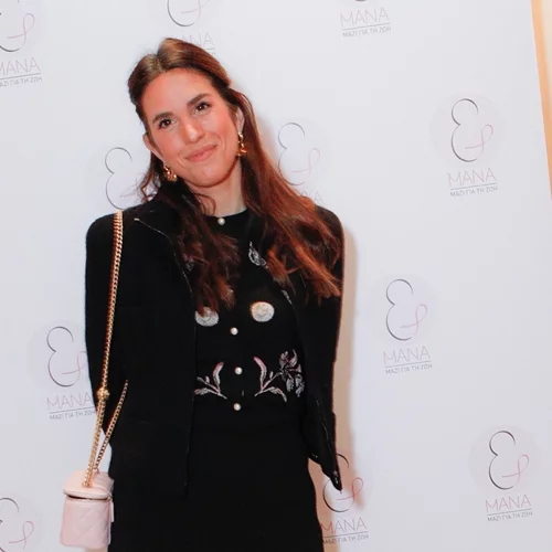 Η Αναστασία Καίσαρη με υπέροχη see-through δημιουργία | Σε σπάνια έξοδο με τον πατέρα της, Κώστα Καίσαρη