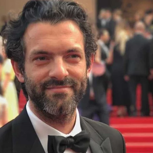 Μάξιμος και Σιέννα Μιχοπούλου | Στην τεράστια πισίνα του ξενοδοχείου του πατέρα τους