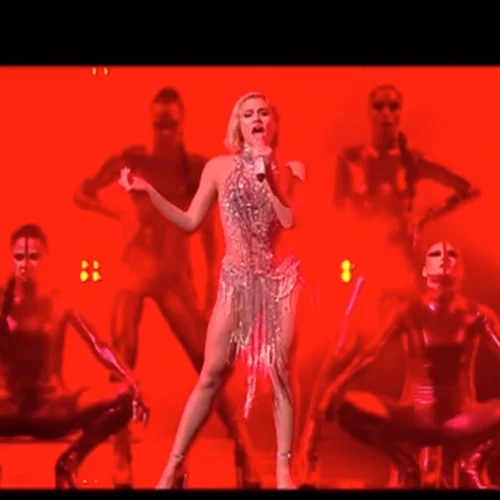 Eurovision 2021 | Η εμφάνιση της Έλενας Τσαγκρινού για την Κύπρο στον τελικό - Άφωνο το στάδιο με την εμφάνισή της