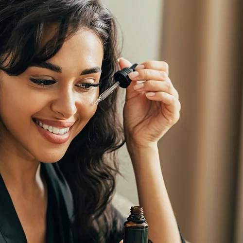 Οι καλύτεροι οροί με υαλουρονικό οξύ που μπορείς να αγοράσεις τώρα