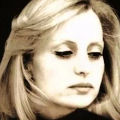 Βίκυ Μοσχολιού | Βόλτα με γόνδολα στη Βενετία φορώντας το αγαπημένο item των Γαλλίδων