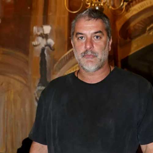 Ο Βασίλης Μπισμπίκης σε ηλικία 28 ετών | Η αδημοσίευτη φωτοραφία από την αρχή της καριέρας του