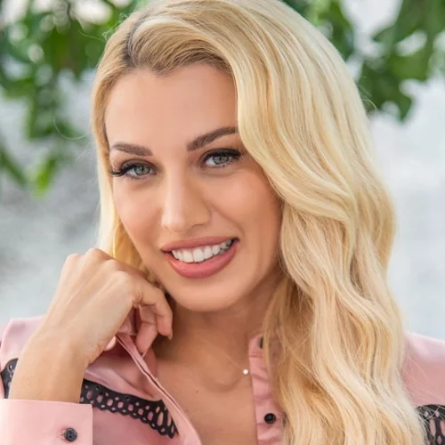 Η Κωνσταντίνα Σπυροπούλου με μικροσκοπικό μπικίνι | Έτοιμη να γεννήσει