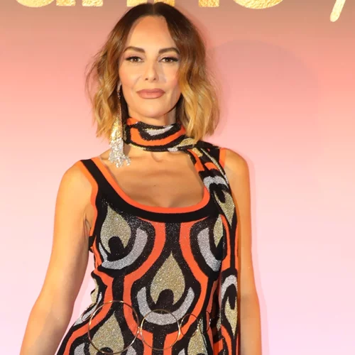 Το dress code είναι "κομψή με αθλητικό look" | Η Μπέττυ Μαγγίρα δείχνει πως θα το πετύχεις