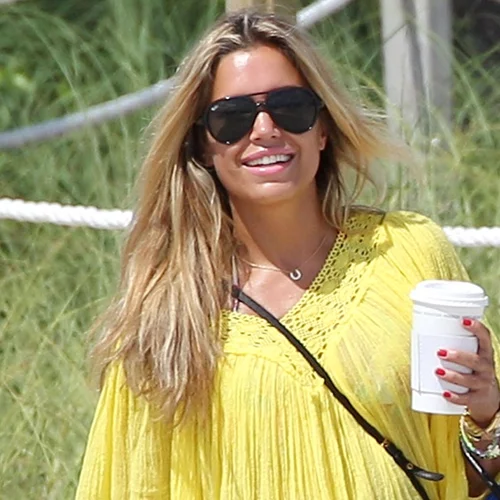 5 κομψά καφτάνια από την Η&Μ για stylish εμφανίσεις στην παραλία