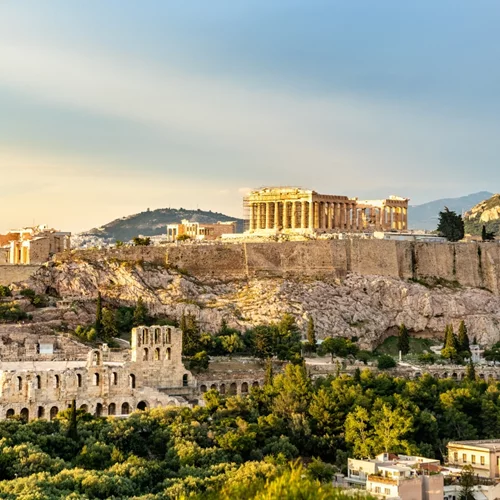 28η Οκτωβρίου | Συνεχίζεται η καλοκαιρία και σήμερα - Τι καιρό θα κάνει μέχρι την Τρίτη