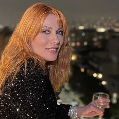 Σμαράγδα Καρύδη | Το χιουμοριστικό βίντεο που "πιάνει" κουβέντα με λεμούριους