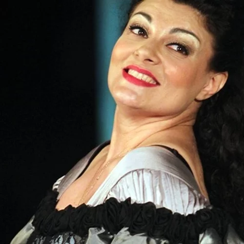 Τάνια Τρύπη: Η σαράντα ετών καριέρα, ο γάμος με τον μάνατζερ των Beatles, ο βιγκανισμός, τα τατουάζ και η μητρότητα