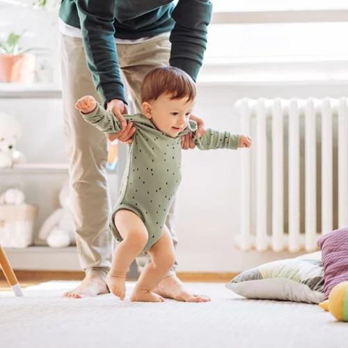 Περπατούρα ναι ή όχι; Τι λέει η παιδίατρος