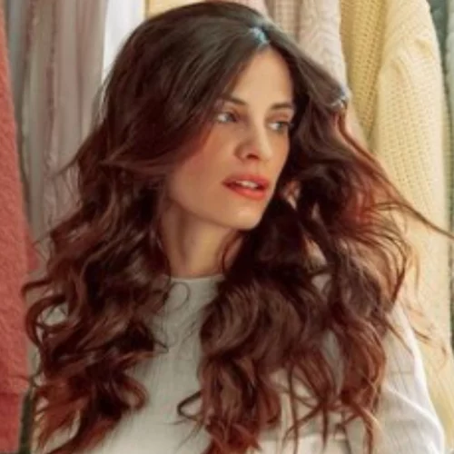 Χριστίνα Μπόμπα | Τα girly χτενίσματα που προτιμά στην πρώτη της εγκυμοσύνη