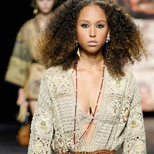 Από το μαγιό και τα ρούχα μέχρι τα αξεσουάρ, αυτά είναι τα πιο hot crochet κομμάτια από τα Mango