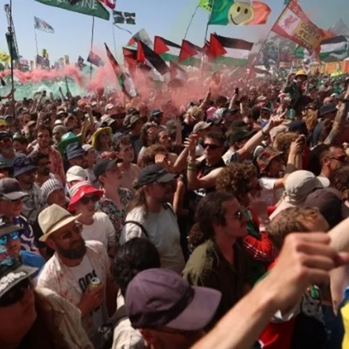 Η βρετανική κυβέρνηση καταδικάζει τα αντι-ισραηλινά συνθήματα που ακούστηκαν στο φεστιβάλ του Γκλάστονμπερι