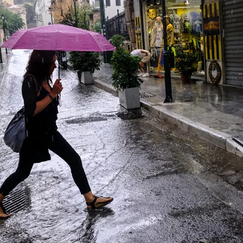 Καιρός | Αλλαγή σκηνικού με βροχές, καταιγίδες και κεραυνούς - Μικρή πτώση της θερμοκρασίας, πού θα βρέξει