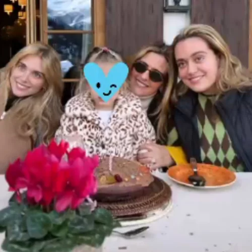 Μαριάννα Γουλανδρή - Λαιμού | Η σπάνια φωτογραφία με την τετράχρονη κατάξανθη κόρη της