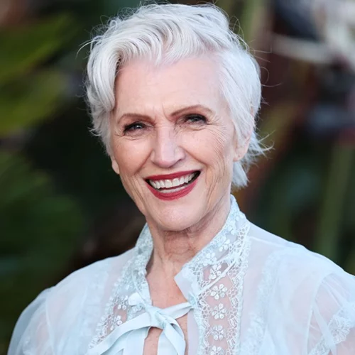 Maye Musk | Η μητέρα του Elon Musk έγινε στα 74 της εξώφυλλο στο Sports Illustrated