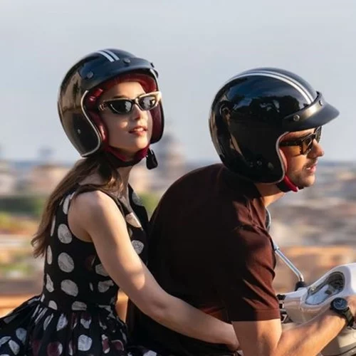 Η φοιτήτρια από την Πάτρα που εμφανίζεται - εντελώς τυχαία - στο "Emily in Paris"