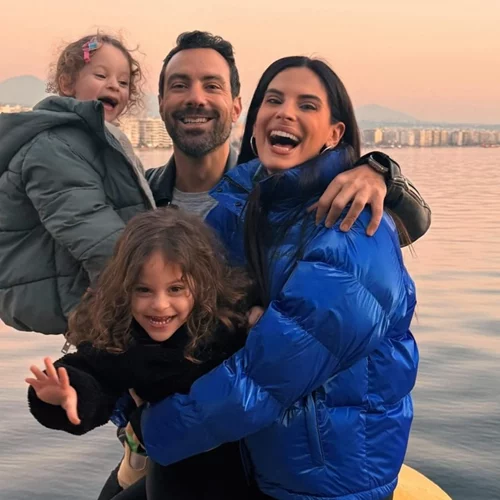 "Θα είσαι το πιο όμορφο κορίτσι από όλα" | Η Αριάνα και η Φιλίππα βάφουν τη μητέρα τους, Χριστίνα Μπόμπα