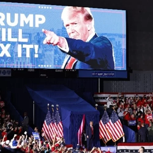 O Τrump κατευθύνεται στο Παλμ Μπιτς για να απευθυνθεί σε υποστηρικτές του - Η Harris θα απευθυνθεί "στο έθνος" μέσα στην ημέρα