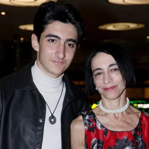 Με πουέντ και tutu η Έλενα Τοπαλίδου | Οι πιρουέτες μέσα στο ασανσέρ