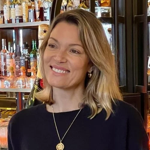 Η Βίκυ Καγιά υιοθέτησε το πιο φυσικό manicure trend στα νύχια της