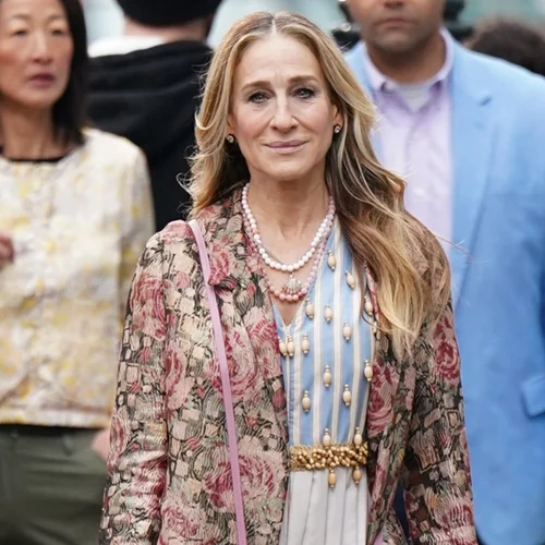 Η Carrie Bradshaw θα τα λάτρευε | Αυτά είναι τα πέδιλα από τη Zara που θα ενθουσιάσουν κάθε shoe lover
