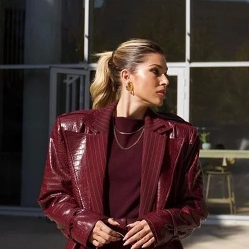 Η Βάσια Κωσταρά στο Λονδίνο | Προτείνει έναν μοντέρνο τρόπο για να φορέσεις τη faux γούνα σε βραδινή έξοδο