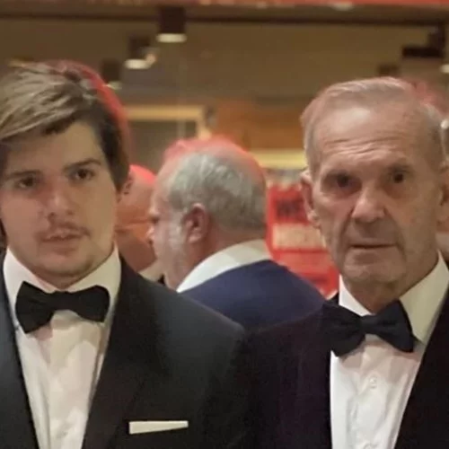 Μάξιμος Κωστόπουλος | Τζένη Μπαλατσινού - Βασίλης Κικίλιας - Πέτρος Κωστόπουλος μαζί στο δείπνο για τα γενέθλια του