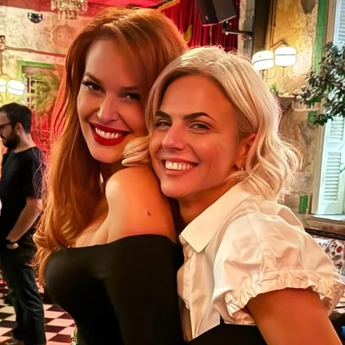 Σίσσυ Χρηστίδου & Χριστίνα Κοντοβά | Με εντυπωσιακά βραδινά σύνολα σε πολυτελές ξενοδοχείο της πρωτεύουσας