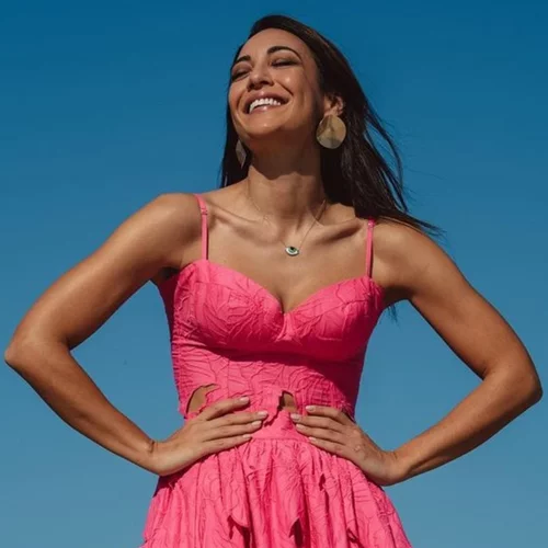 Η Ευγενία Σαμαρά φόρεσε την πιο ωραία φούστα για το καλοκαίρι | Θα την βρεις στα H&M