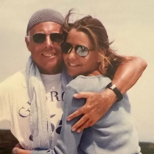 "Καλό σου ταξίδι, αγαπημένε μου φίλε" | Η Τζένη Μπαλατσινού αποχαιρετά τον Giorgio Armani με vintage κλικ από κοινές τους διακοπές