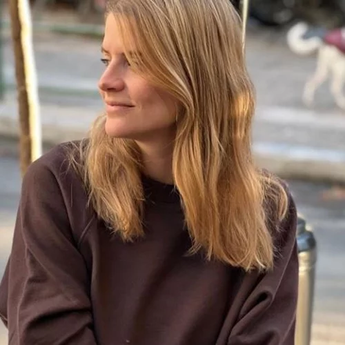 Δανάη Μιχαλάκη | Ευχαριστεί το 2023 και φωτογραφίζει την κόρη της