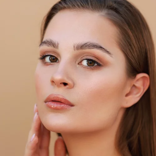 Η νέα κρέμα ματιών που δονείται και χαρίζει εφέ λίφτινγκ στο βλέμμα